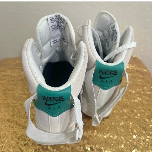 Nike Air Jordan 1 Mid shoes with a Suede & Leather - Picture 3 of 11